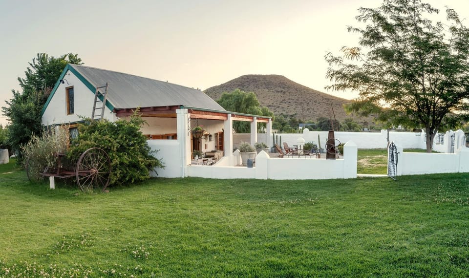 Property building, Day, Natural landscape, Garden, Garden view, Mountain view
