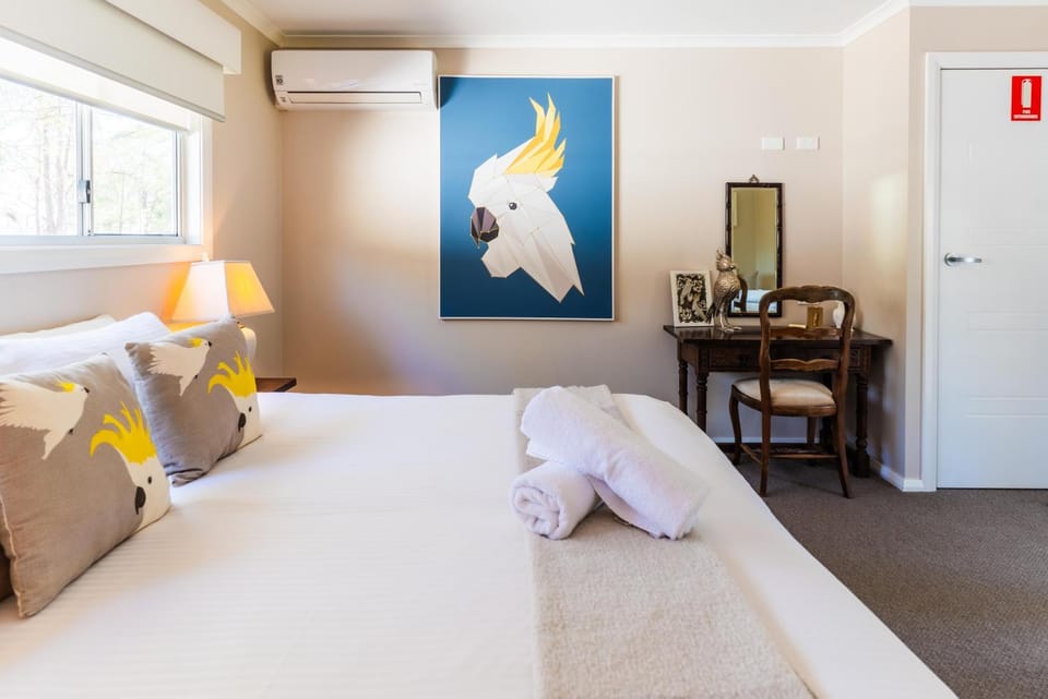 Bed, Photo of the whole room, Bedroom, towels, air conditioner