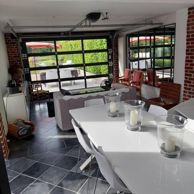 Living room, Dining area
