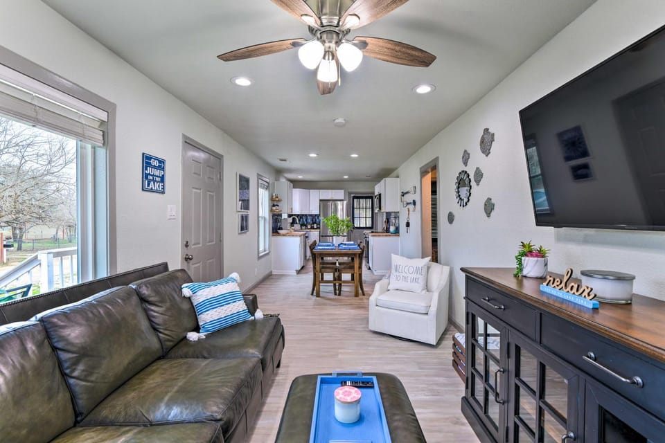 Lake Granbury Getaway ~ 1 Block to Waterfront House in Texas