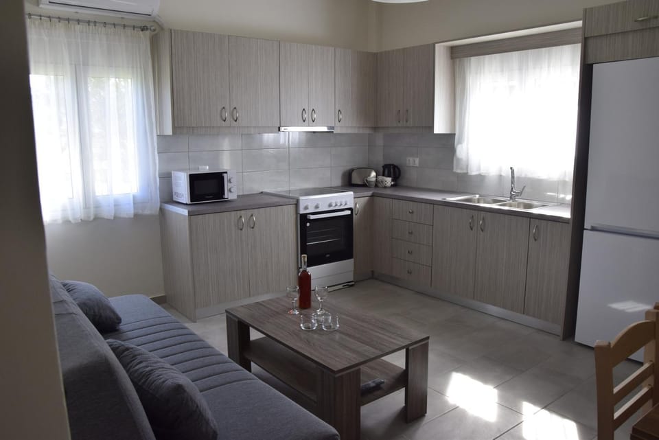 Coffee/tea facilities, Living room, Seating area, Dining area, dishwasher, minibar, pet friendly, stove, toaster