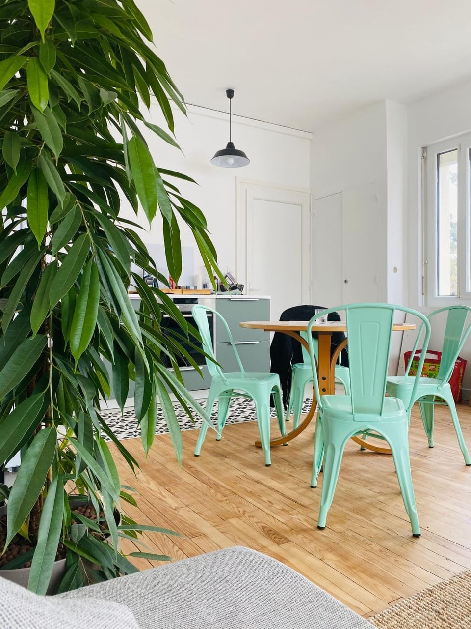 Spring, Living room, Dining area, Beach