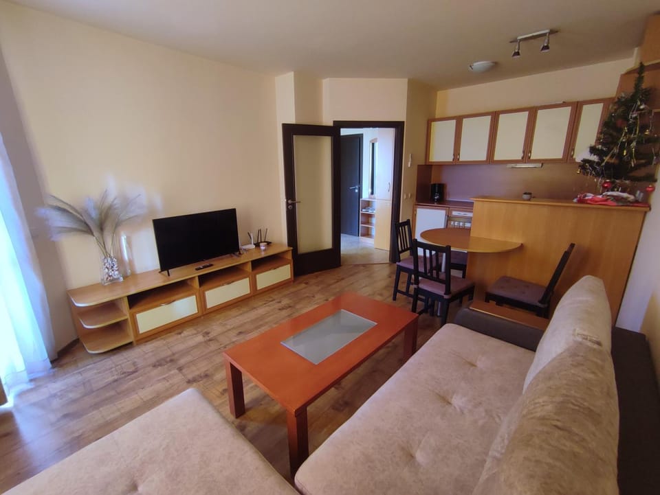 TV and multimedia, Living room, Dining area