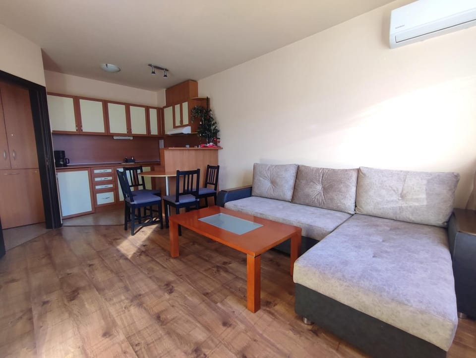 Living room, Dining area, internet, washing machine, kitchen