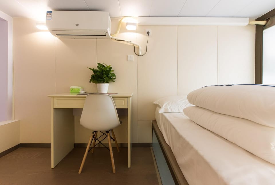 WESU Weisu Executive Apartment Shenzhen Shenda Metro Store Apartment hotel in Hong Kong