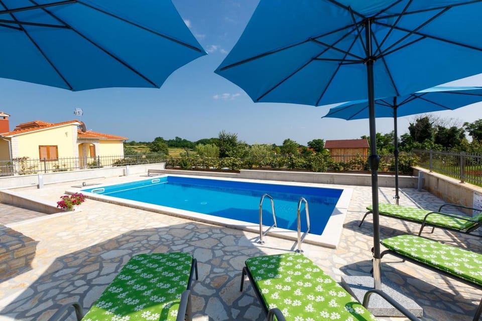Patio, Day, Pool view, Swimming pool, sunbed
