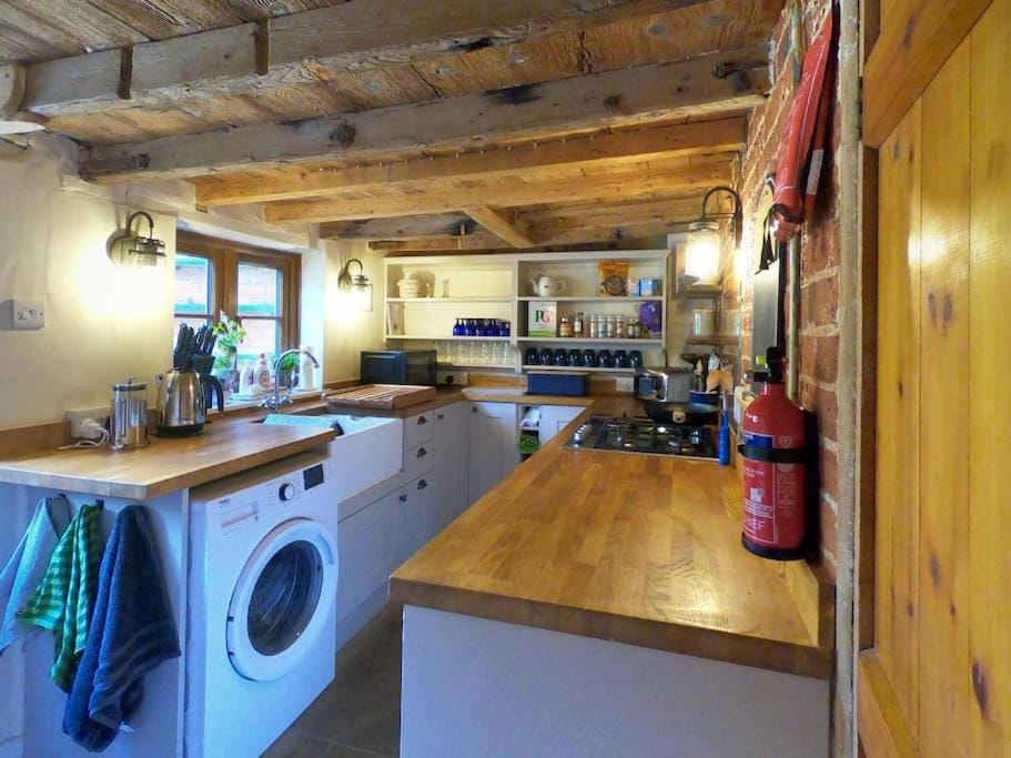 Kitchen or kitchenette, fireplace, minibar, pet friendly, stove, washing machine, dryer