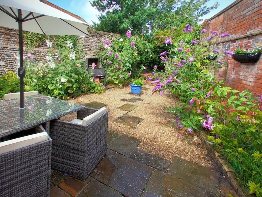 Patio, Garden view