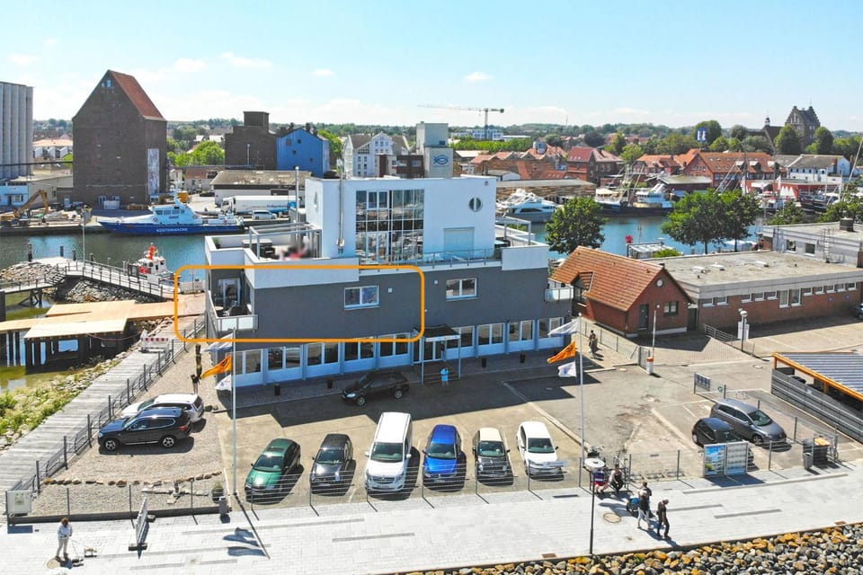 Property building, Day, Neighbourhood, Bird's eye view, City view, Location, Parking