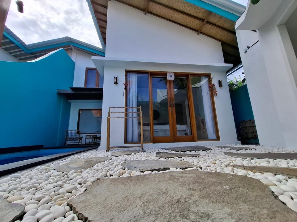 Property building, Balcony/Terrace, Balcony/Terrace, Bedroom