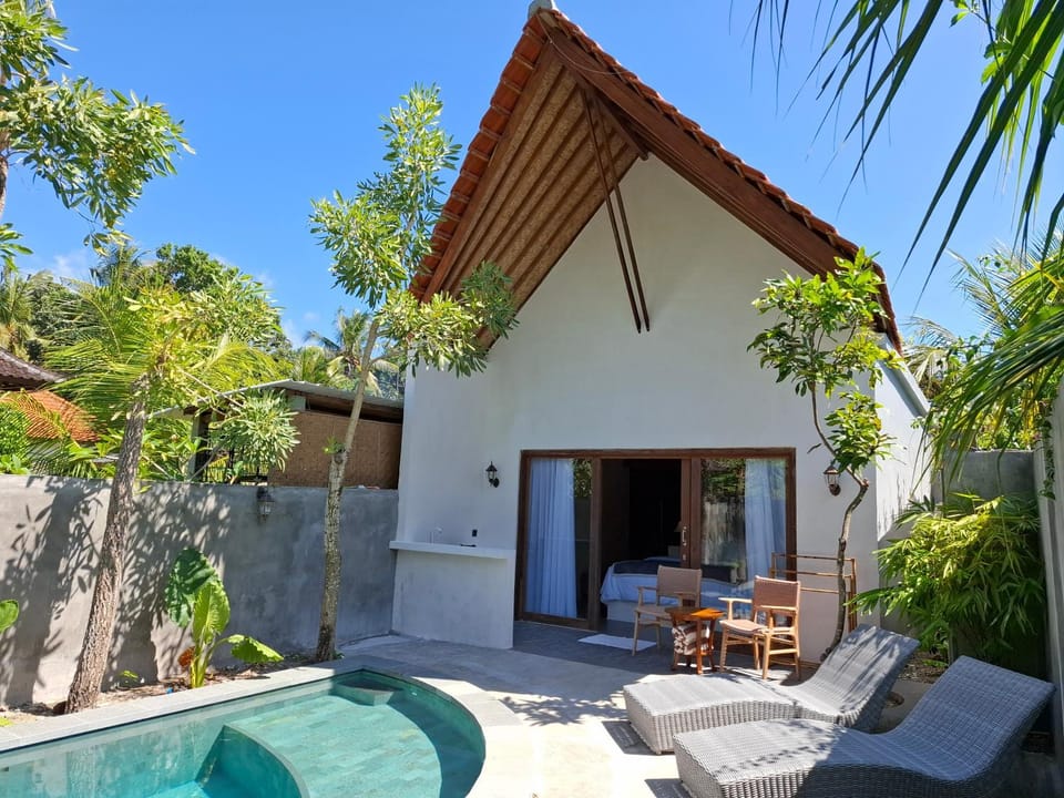 Property building, Garden, Garden view, Pool view, Swimming pool, sunbed