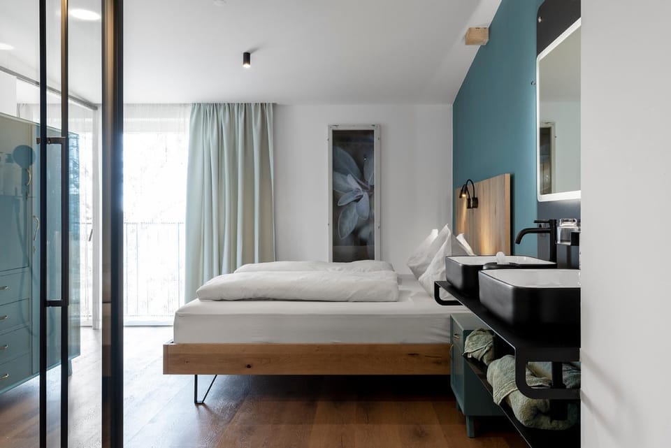 Bed, Bathroom, Photo of the whole room, Decorative detail, Bedroom, furniture, towels