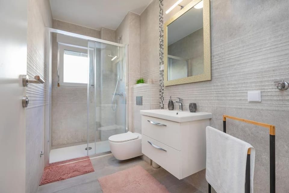 Deluxe suite Jacuzzi & Sea View Apartment in Dubrovnik
