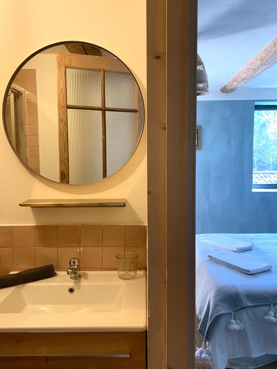 Bed, Bathroom, Photo of the whole room, Bedroom, towels