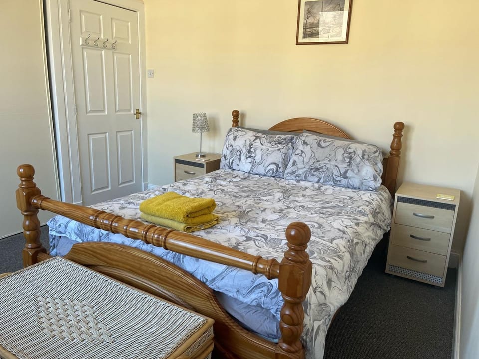 2-Bed Upper Flat Near Leven Station & Beach Apartment in Scotland