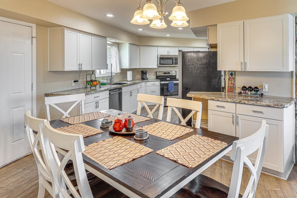 3 Mi to Lake Havasu: Family Home w/ Game Room House in Lake Havasu City