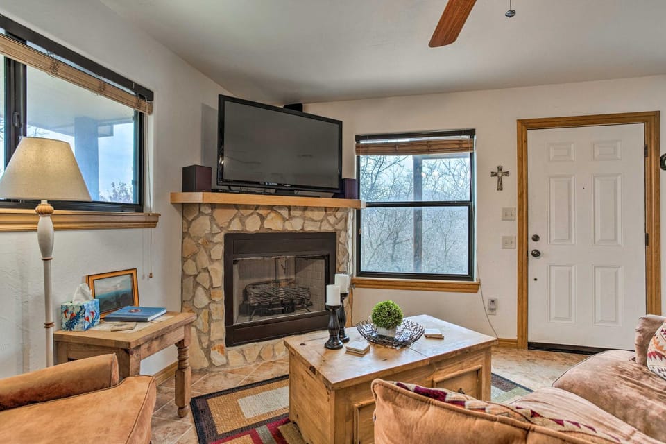 Medicine Park Cabin Rental w/ Mountain View Cabin in Medicine Park