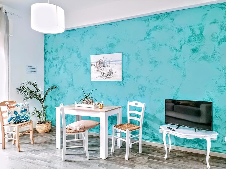 Communal lounge/ TV room, Living room, Seating area, Dining area, Evening entertainment