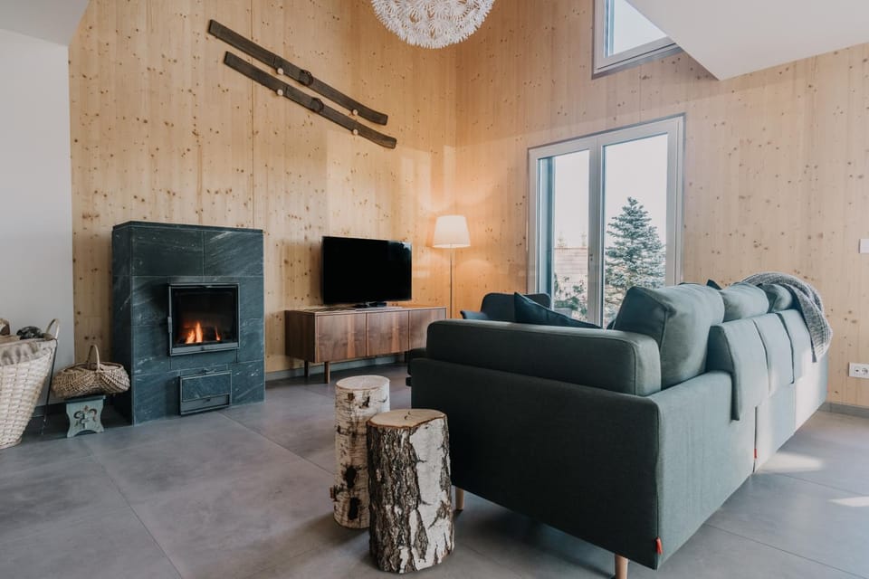 Communal lounge/ TV room, TV and multimedia, Living room, Seating area, flat iron