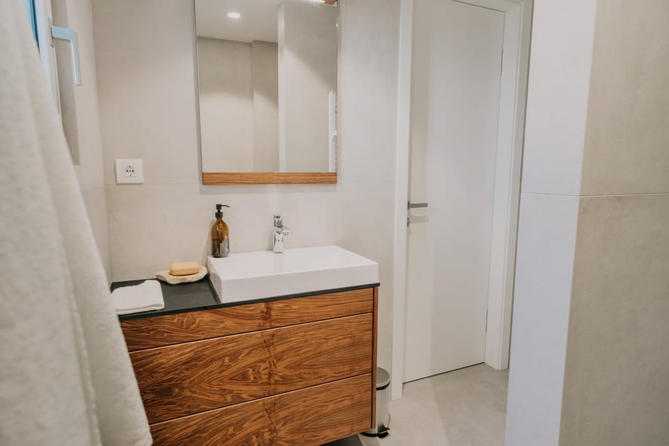 Shower, Bathroom, towels