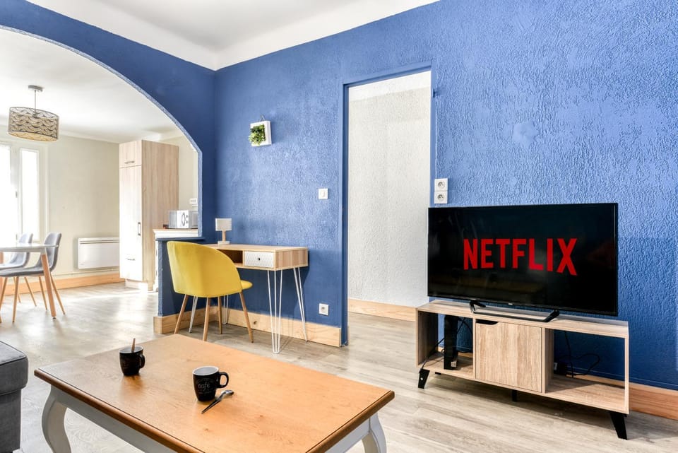 Seating area, internet