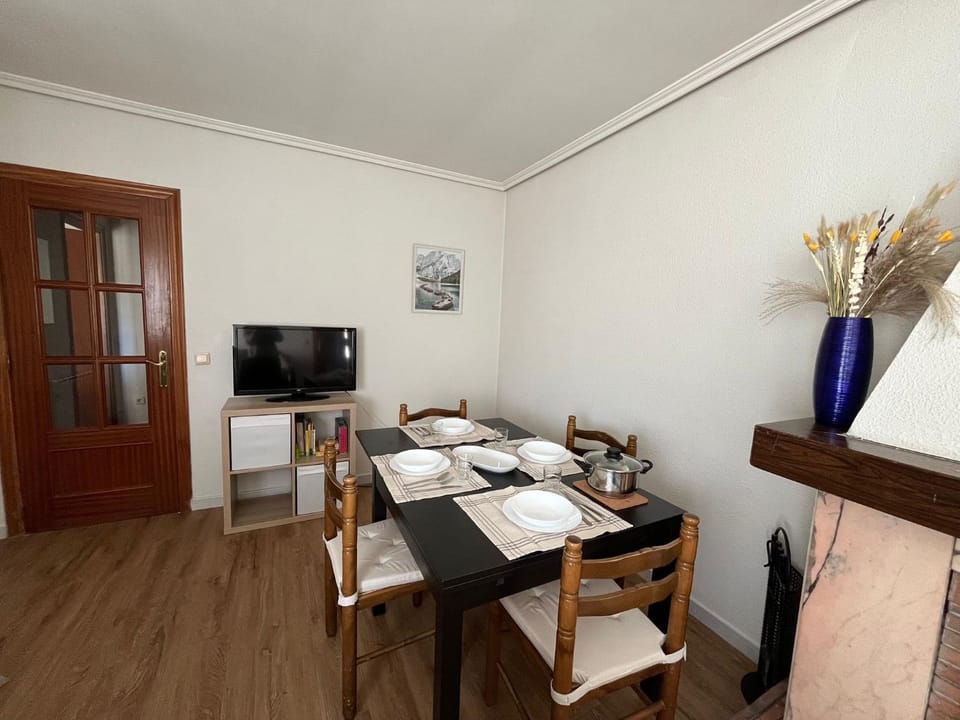 Communal lounge/ TV room, Dining area