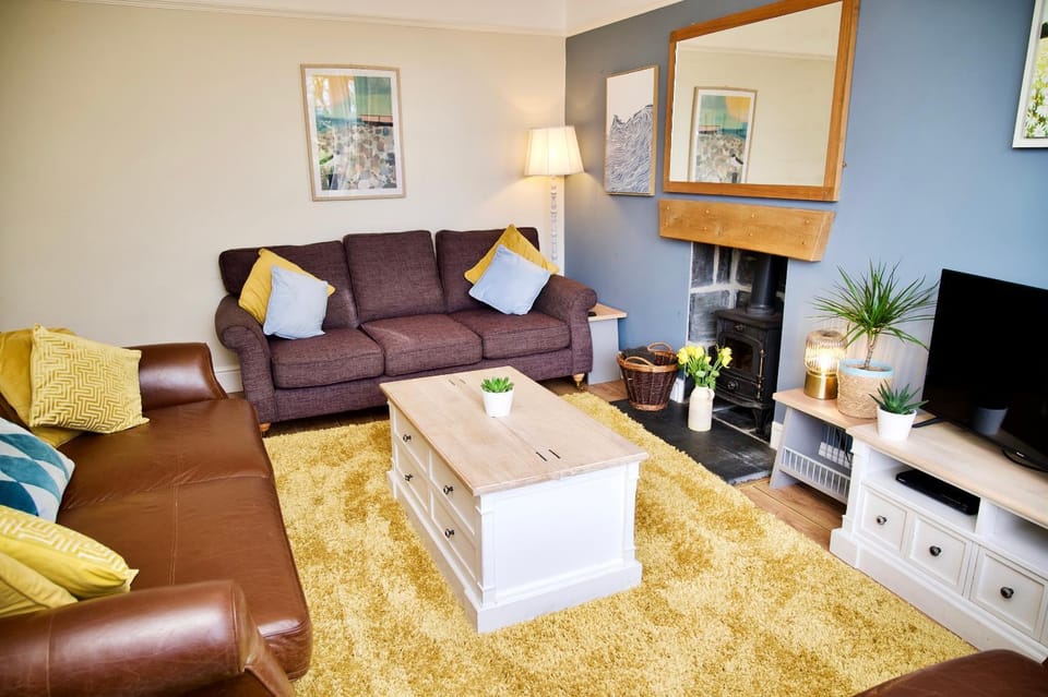 TV and multimedia, Living room, Seating area, Evening entertainment, Sea view