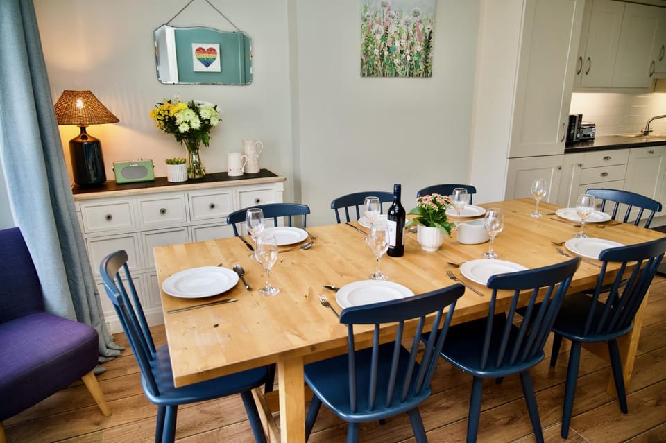 Kitchen or kitchenette, Dining area, Sea view