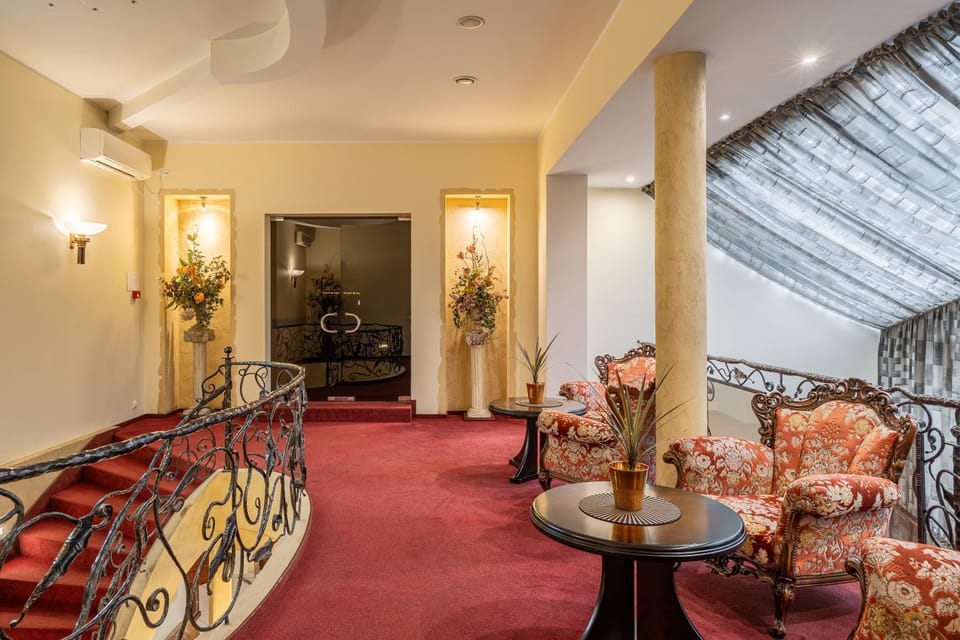 Seating area, Area and facilities, Area and facilities