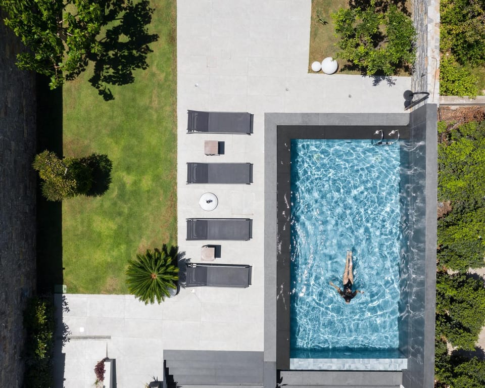 Bird's eye view, Pool view