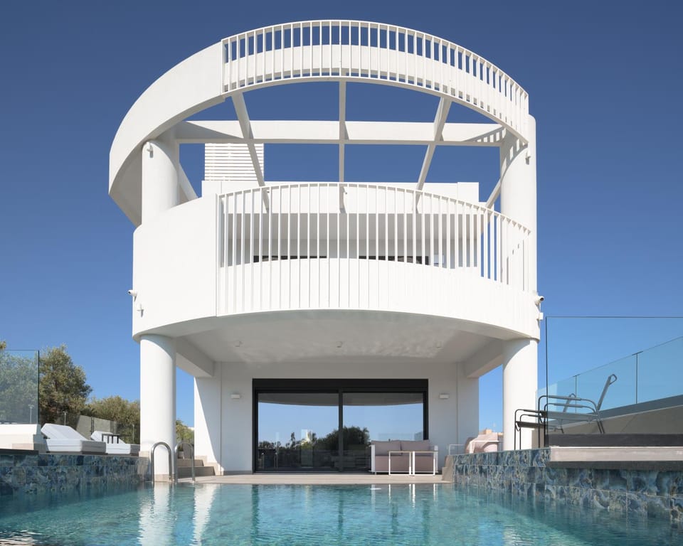 Property building, Day, Swimming pool