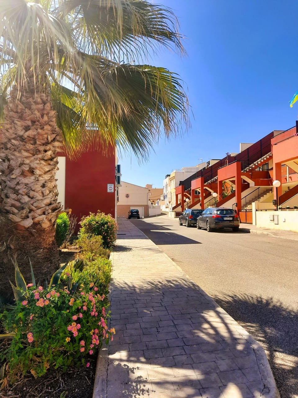 Property building, Neighbourhood, Street view, Parking