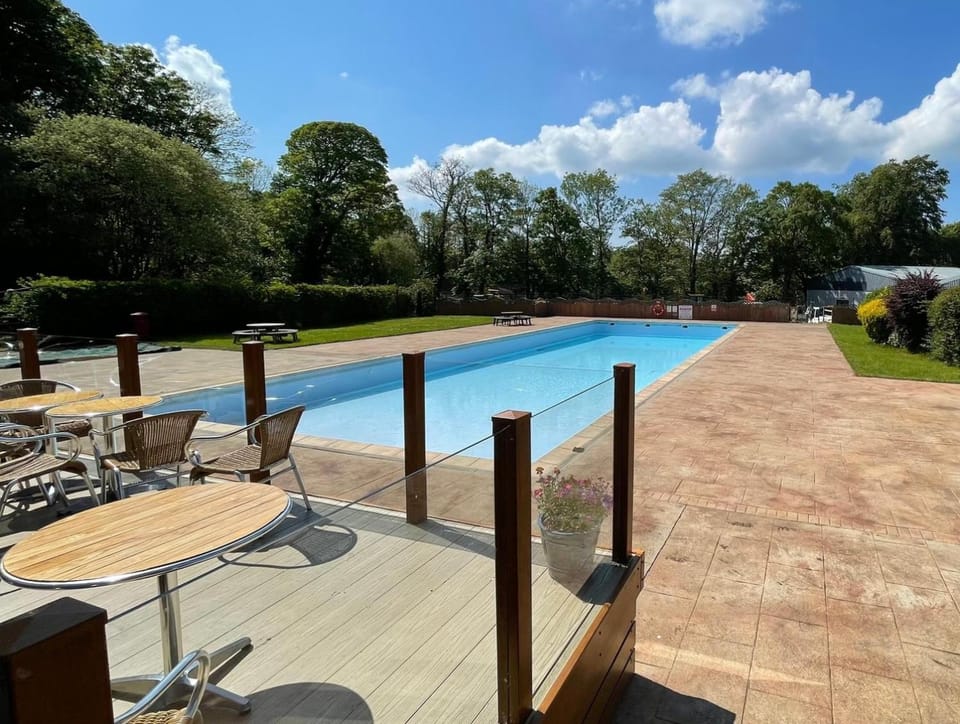 Swimming pool, Swimming pool