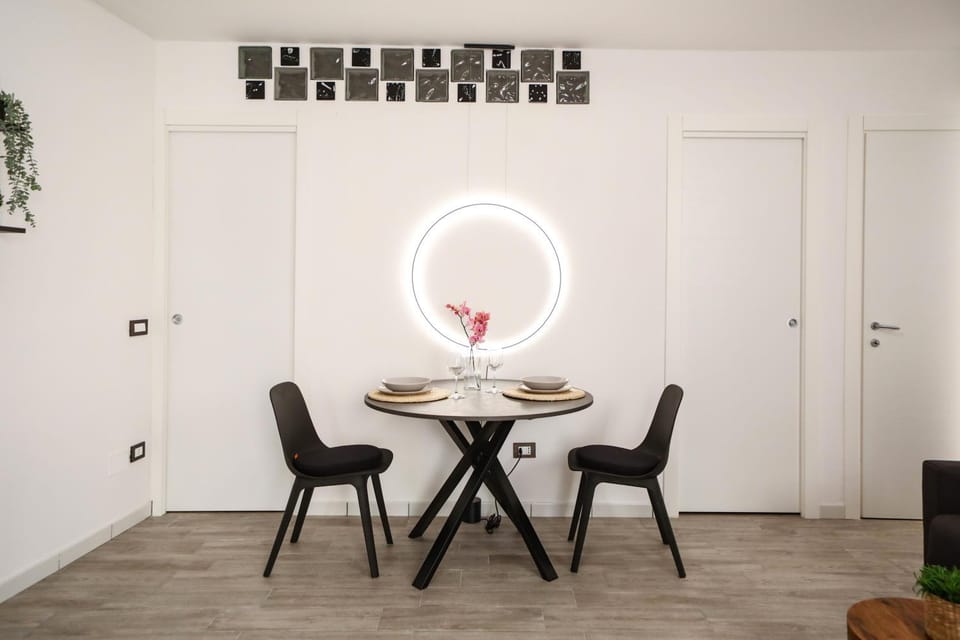 Seating area, Dining area