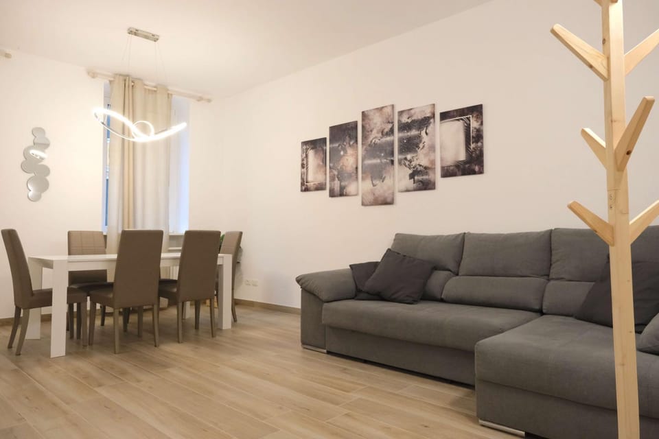 Communal lounge/ TV room, Living room, Dining area
