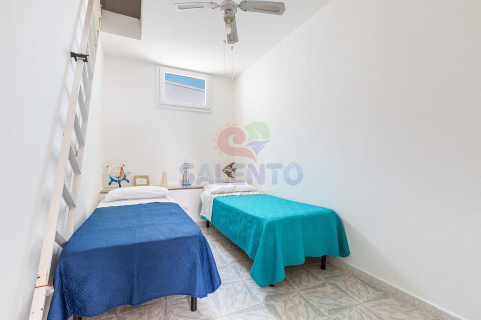 Bed, Photo of the whole room, Bedroom, fireplace