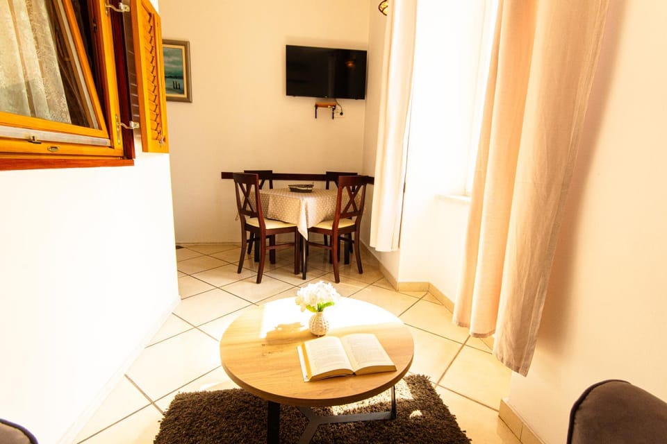 TV and multimedia, Seating area