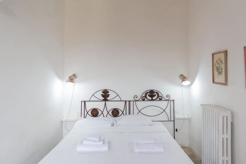 Elegant Apartment Outside ZTL & 10min from Center Apartment in Florence