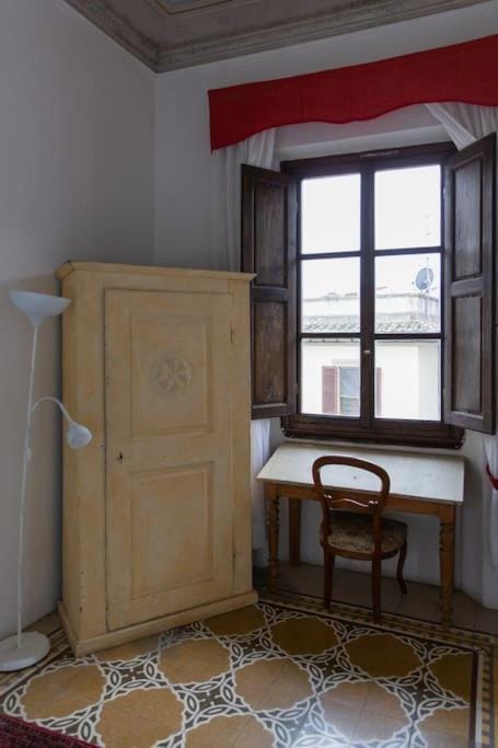 Elegant Apartment Outside ZTL & 10min from Center Apartment in Florence