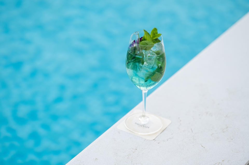 Swimming pool, Swimming pool