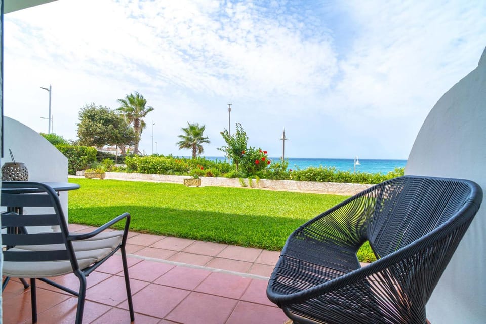Day, View (from property/room), Balcony/Terrace, Garden view, Sea view