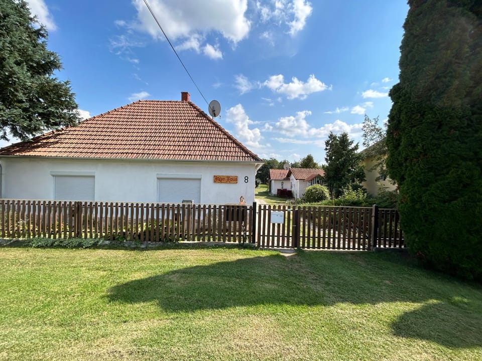 Property building, Spring, Day, Garden, Garden view