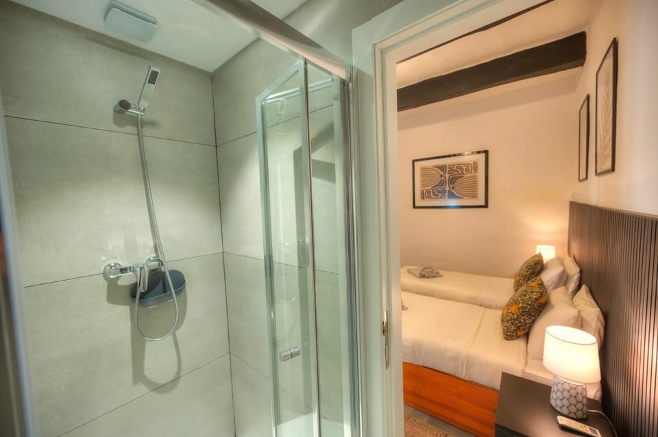 Cozy flat. Swim beach 2 minutes walk. The Old Valletta MCRI1-1 Apartment in Valletta