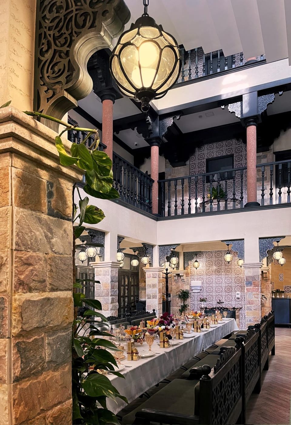 Restaurant/places to eat, Food and drinks, Banquet/Function facilities, Food