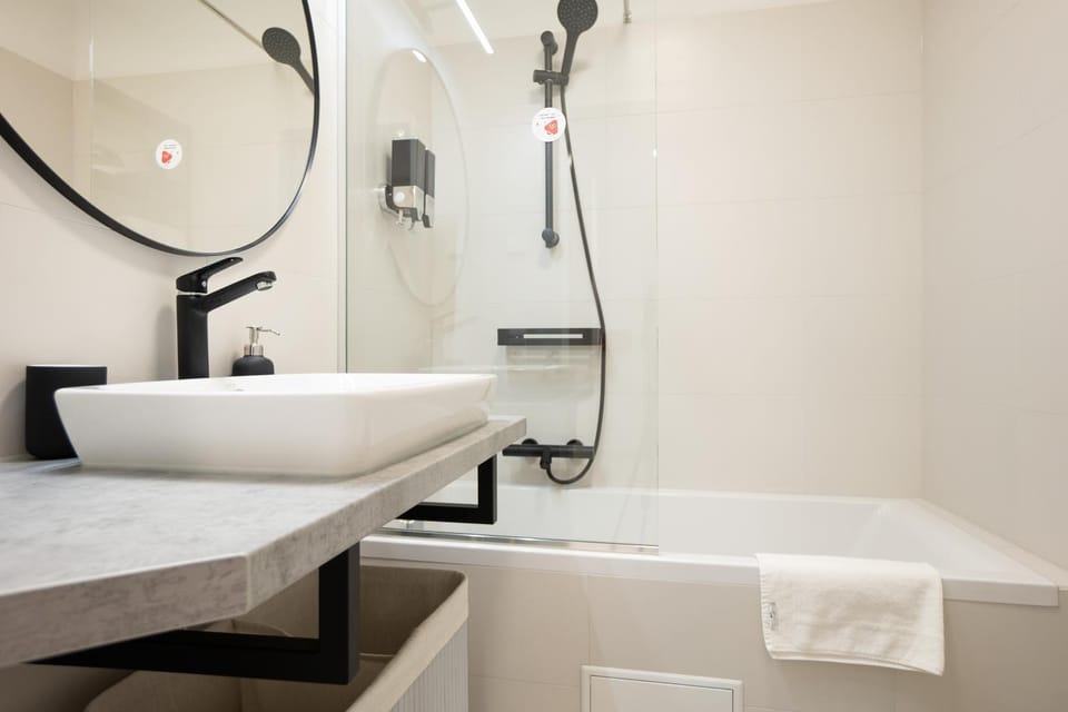 Shower, Bathroom, Bath, towels