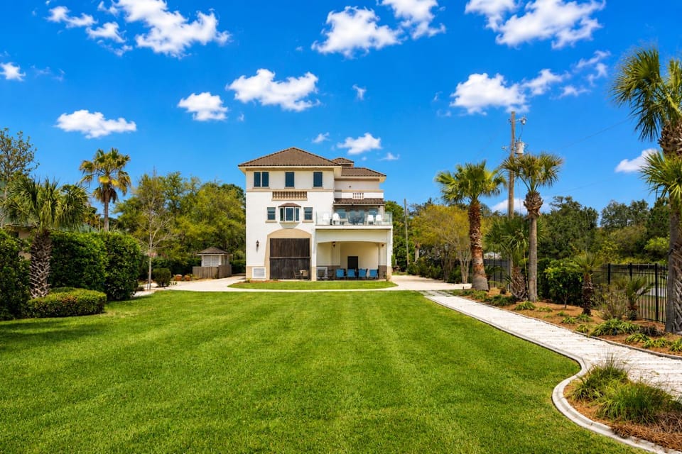 Bella Villa Waterfront Suite House in Perdido Key