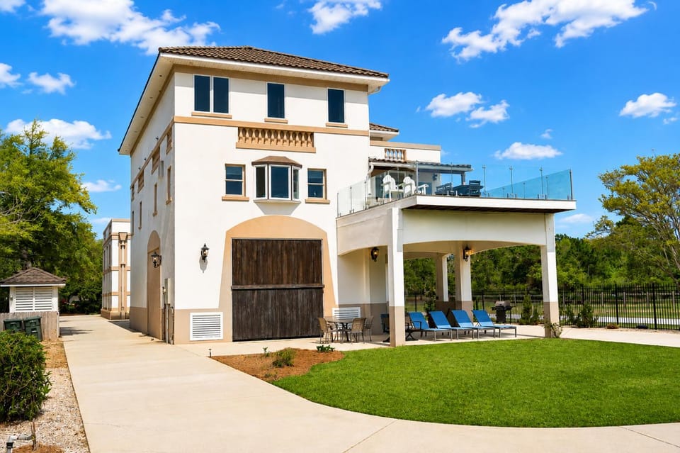 Bella Villa Waterfront Suite House in Perdido Key