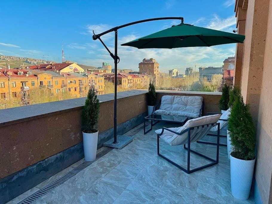 Balcony/Terrace, City view