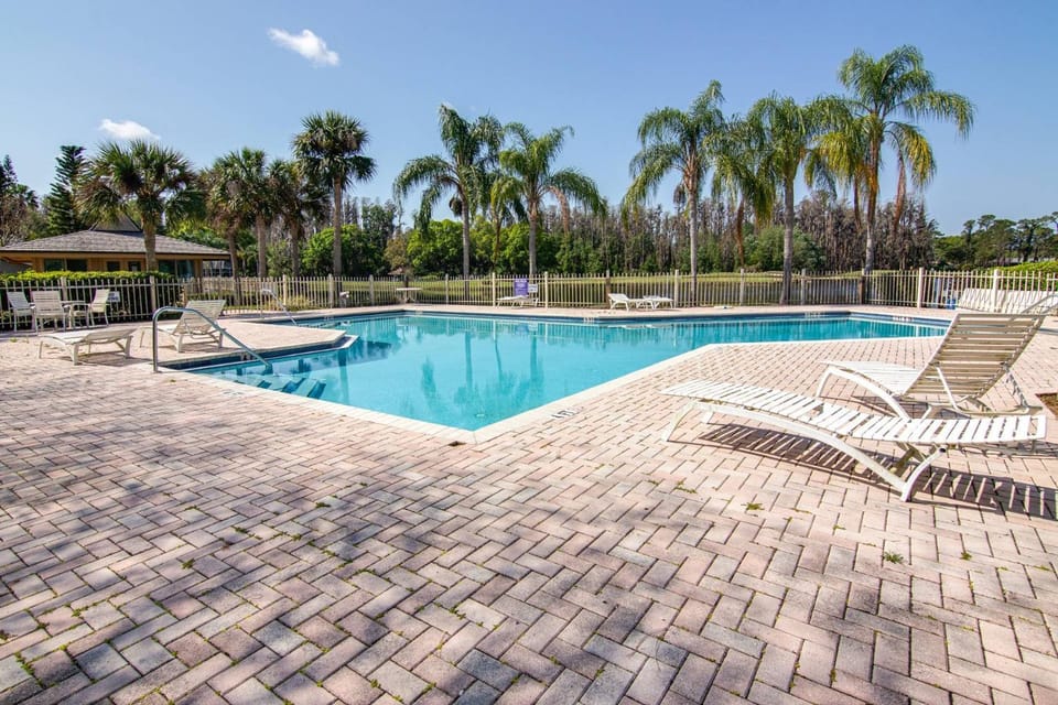 Canopy on Cobblestone House in Wesley Chapel