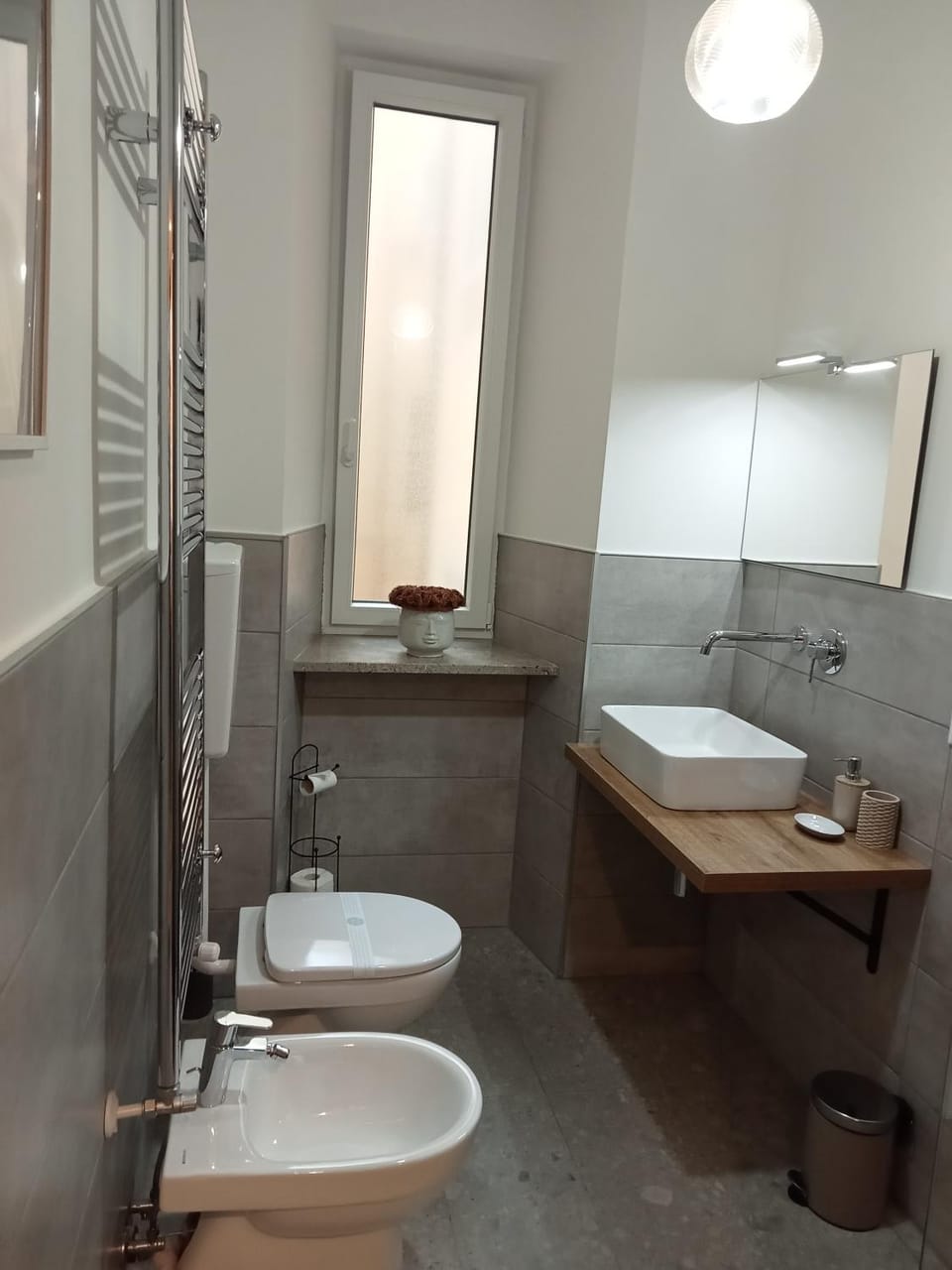 Shower, Toilet, Bathroom, bidet, towels